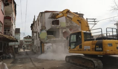 Kocaeli İzmit’te Mehmet Ali Paşa’da 7. binanın yıkımı tamamlandı