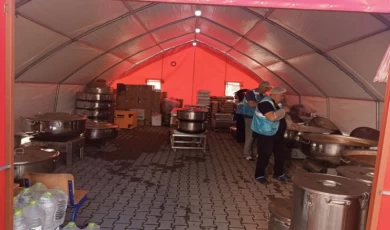 Manisa’da kazanlar 3 bin depremzede için kaynıyor