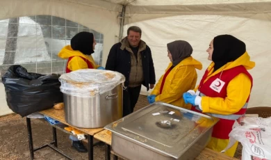 Manisa’nın afet bölgesine desteği sürüyor