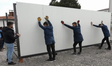 Meslek liselerinden depremzedelere konteyner sınıf