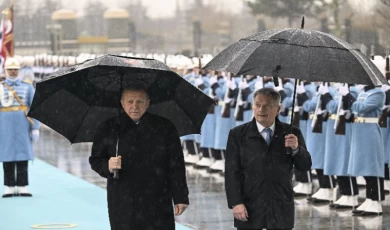 Niinistö’ye yağmur altında karşılama