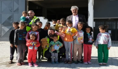 Oyuncaklar depremzede çocukların ilacı