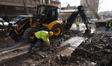 Sakarya afet bölgesinin altyapısında yaraları sarıyor