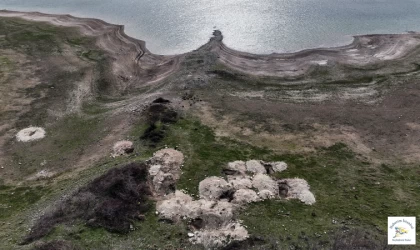 Sazlıdere gölü definecilerin köstebek yuvasına döndü