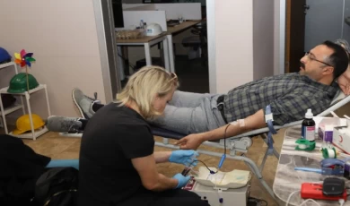 İSU personelinden Kızılay’a kan bağışı