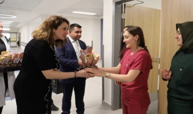 İzmit’te Ebeler Haftası kutlandı