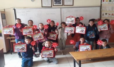 Kahramankazan’dan Erkenek’e kırtasiye desteği