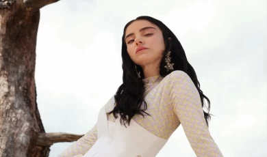 Özge Gürel’den ’sihir’li sözcükler