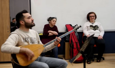 SGM’de engelli bireyler bağlama öğreniyor