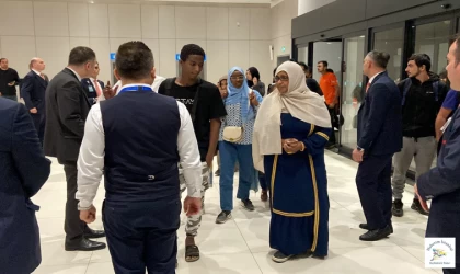 Sudan'dan tahliye edilen Türk vatandaşları askeri uçakla İstanbul'a getirildi
