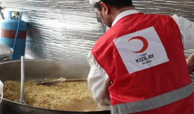 Türk Kızılay Bursa 7,3 milyon TL’lik zekatı dağıtıyor