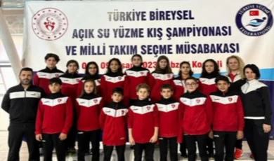 Yüzme takımı gururlandırdı