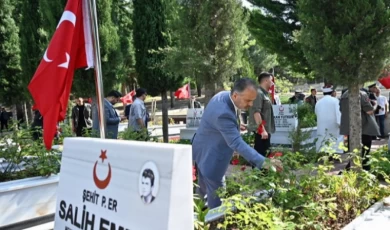 Bursa şehitliğinde duygusal anma