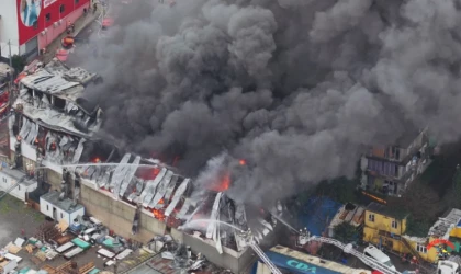 İstanbul Ataşehir’de büyük yangın paniği: Alevler binayı sardı, kısmi çökme yaşandı