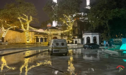 Eyüpsultan Camii’nde namaz sırasında tartışma: Havaya 3 el ateş açtı
