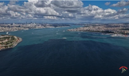 İstanbul Boğazı turkuaza büründü