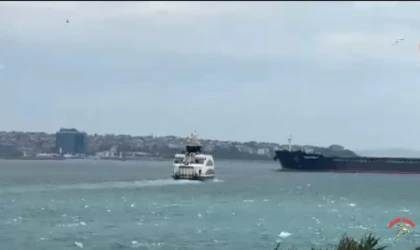 İstanbul’da şiddetli rüzgar Boğaz’ı vurdu: Gemiler zor anlar yaşadı