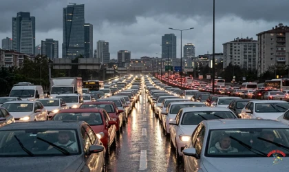 İstanbul'da yağmur trafiği felç etti! Yoğunluk yüzde 87'ye ulaştı